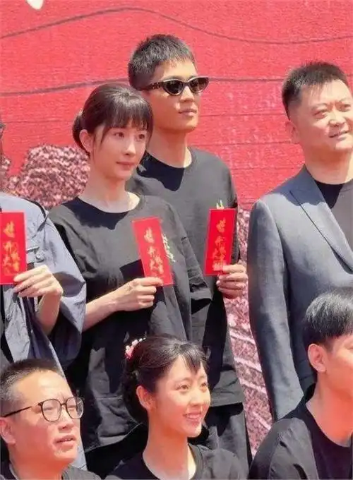 7位"等比例"长大的童星,长的只有身高,长相如同复制粘贴!