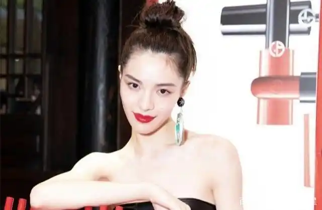 《宠爱》陈伟霆&钟楚曦在线互撩,陈伟霆承认遇到对手,脸红逃开