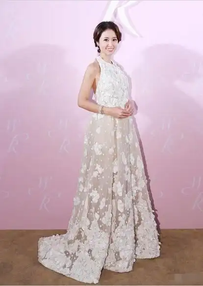 林心如归宁宴连换多款造型 挺大肚依旧美翻天_技点网