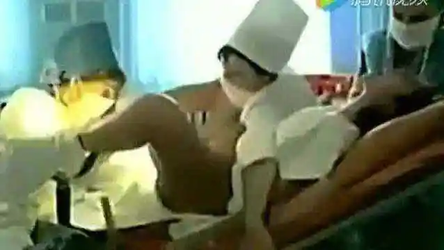 现场:实拍女人生孩子顺产全程!场面令人震撼!