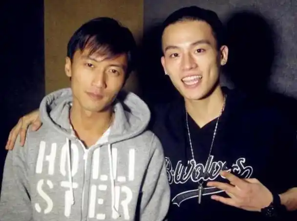 故而在苏有朋导演甄选角色之际,他独具慧眼,一眼便锁定了他.