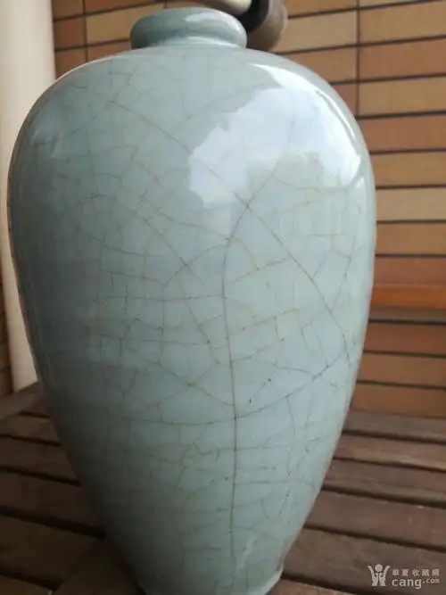 南宋修内司官窑粉青釉梅瓶