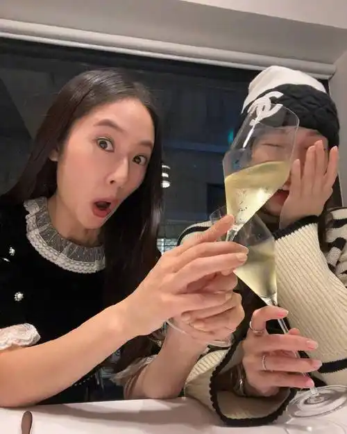 郑秀晶1024生日快乐