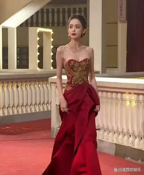 gq这一夜,张馨予的健硕形象,给内娱的"病态审美"上了一课