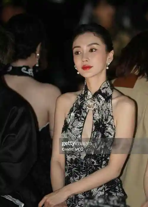 斓曦魅力胜出,杨颖娇媚,张萌傲人身材遭遇低调之美|唐嫣|胡歌|金晨