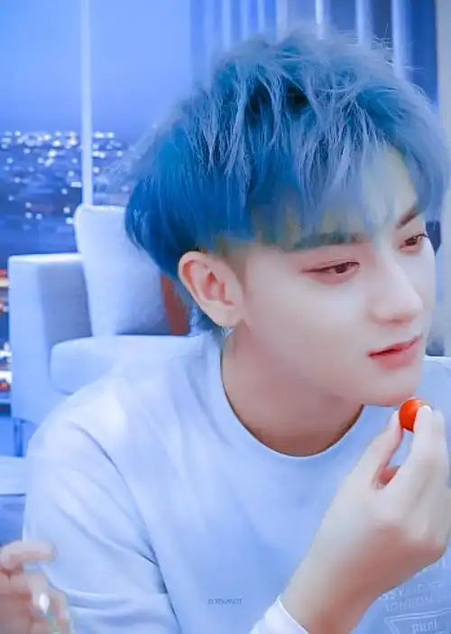 黄子韬薄荷绿发色