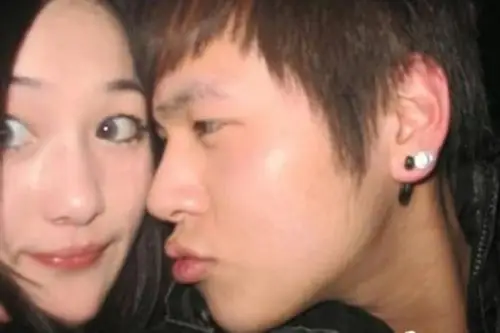 张馨予牵手神秘男 盘点张馨予与男友合影尺度惊人