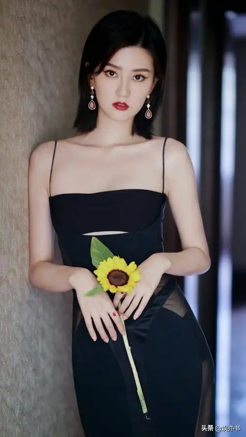 乔欣黑色吊带薄纱透视长裙娇艳妩媚魅惑撩人过分撩动心弦