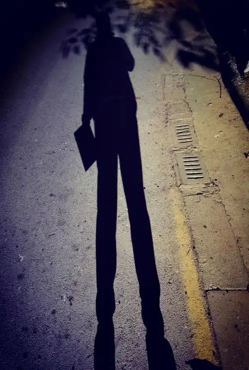 路灯下影子