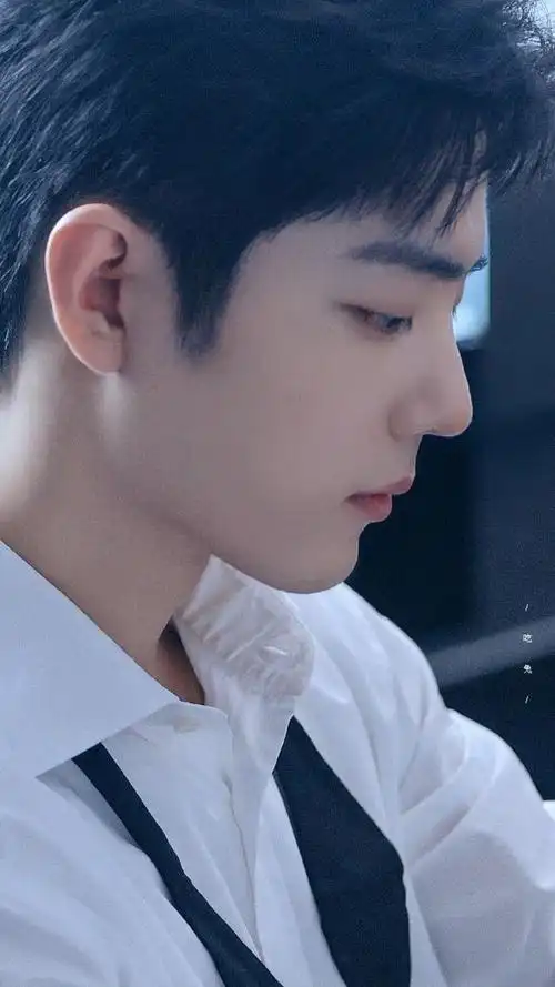 肖战白衬衫花絮照九宫格##肖战