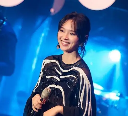 3,最美的期待她本来不想竞争位置,但只要能留在这个舞台上,挑战自己