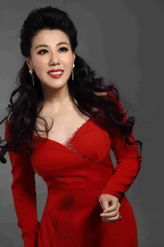 王喆多栖涉足坦言最享受歌唱艺术