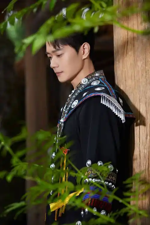 曹骏出道27周年发布民族风写真 再入铜仁感受人文风情_饶俊_电视剧