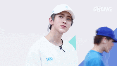 蔡徐坤|动图【偶像练习生花絮 坤坤你也太可爱了吧 图源微博@阿承的