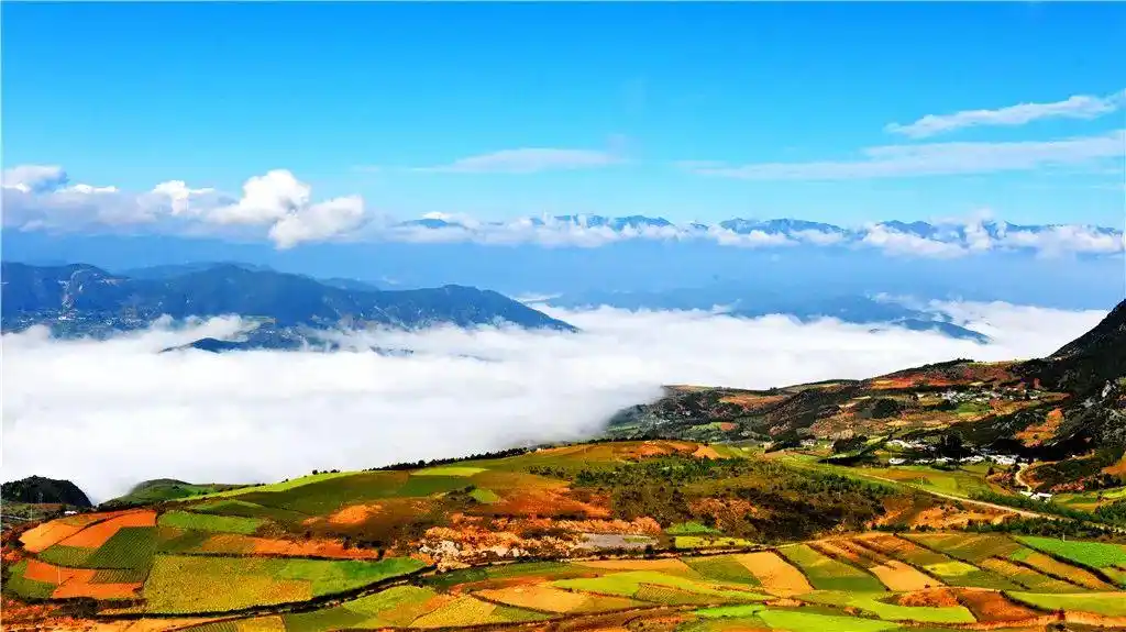 丽江宁蒗县三原色绘就小凉山绚美新画卷