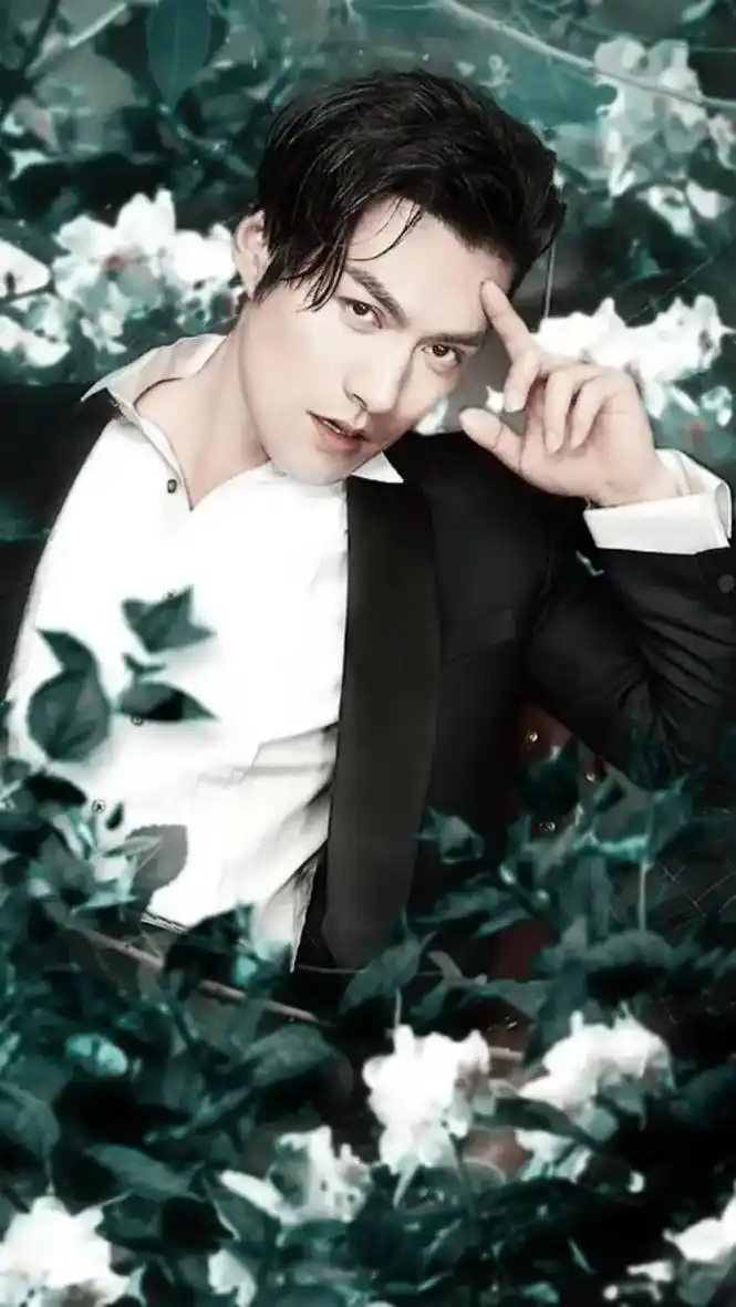 从我十几岁第一次看到严屹宽演的古装剧,我就对他一见倾心喜欢他 - 抖