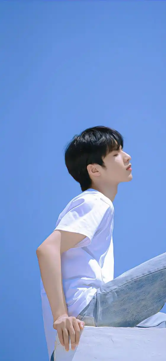 刘耀文壁纸 【来自微博:tea-krisy】 #刘耀文# #时代少年团刘耀文