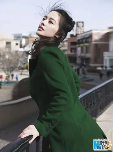 王力可街拍大片仙气十足彰显清丽脱俗气质