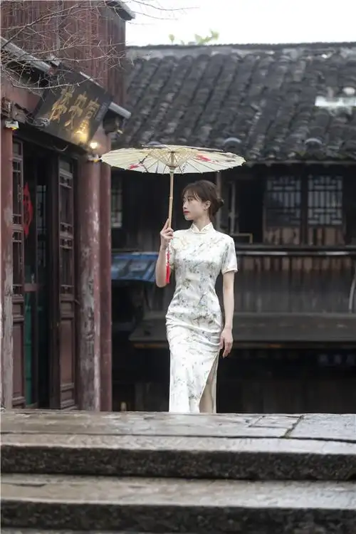 水乡周庄:撑一把油纸伞 走进烟雨江南的春天_旅游资讯_蓝游宝-每天