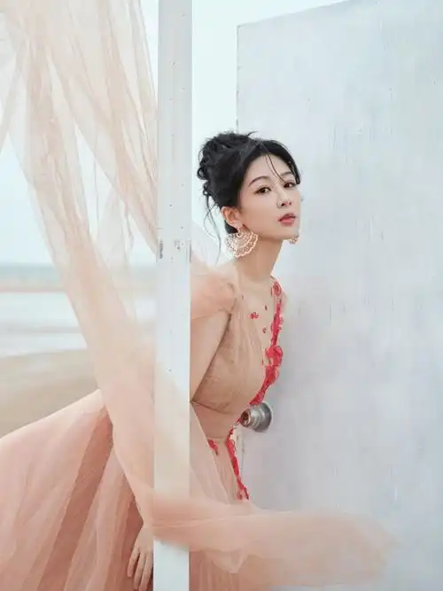 内娱最美童星杨紫时装写真大赏真不愧是当过王母徒弟的女人啊