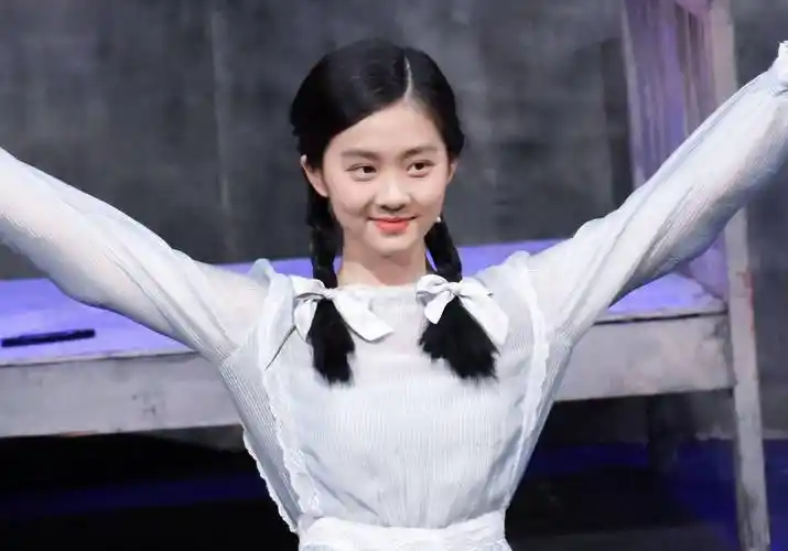 再次登上话剧舞台,黄多多饰演的是"水儿",在这部