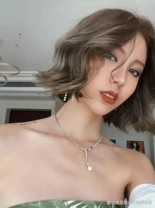 剪短发,越简单越迷人,简单迷人冷艳短发,首选干练简约一刀切,唯美好