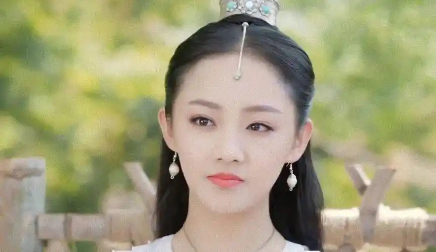 原创95后小花吴佳怡,三剧霸屏背后,一个职业演员的野心buff