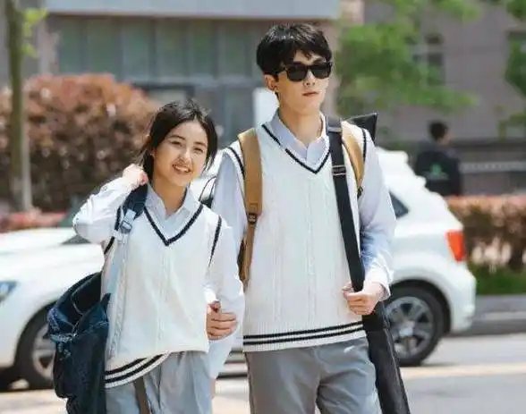 吴磊张子枫,the9等众多明星为高考考生加油,王俊凯在片场凑图也不忘送