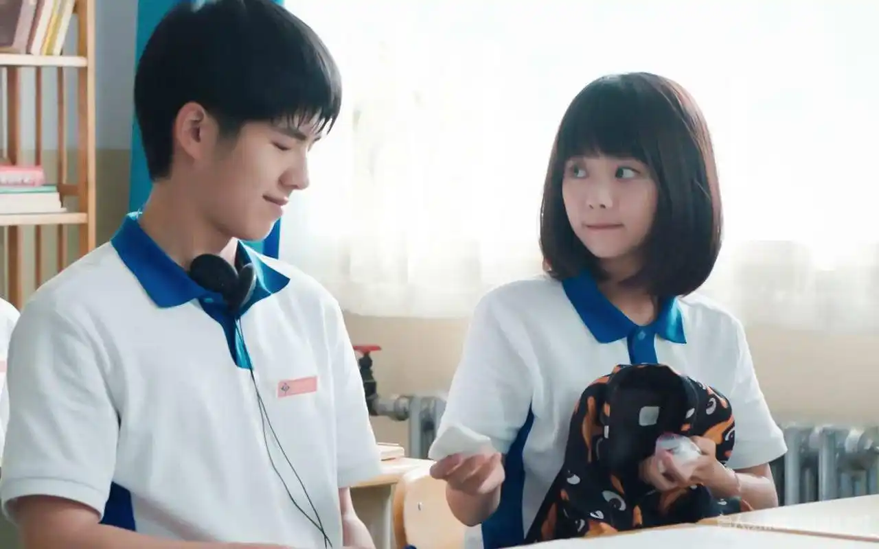 原创有一种整容叫谭松韵合照,连张子枫都显老了,说她年龄网友吓一跳