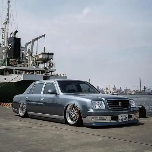 汽车改装|低趴的丰田世纪