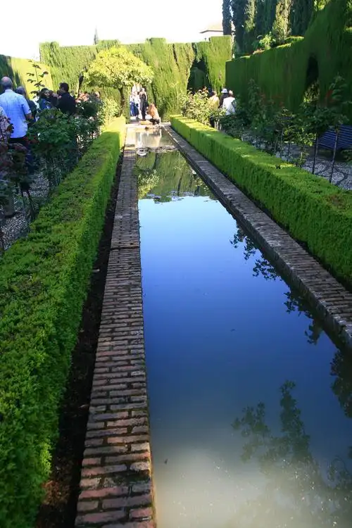 花园水渠(笔者摄影)