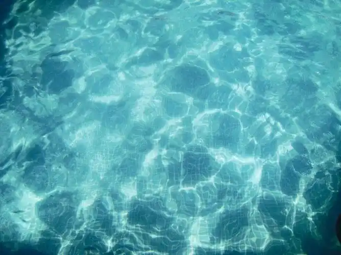 ps合成一张在沙漠游泳的奇幻场景