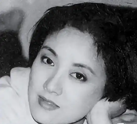 罗秀春:前夫是张国立,离婚后至今单身,如今儿子张默是她的心事