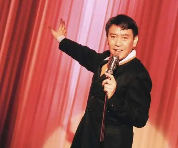 那是香港乐坛的最巅峰,然而有一批40后男歌手,他们都