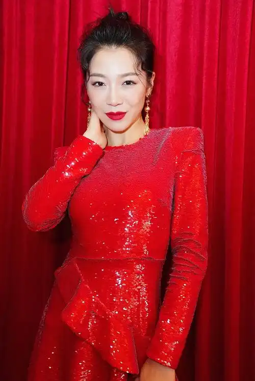 人像丨深圳卫视主持人 @刘茗茗