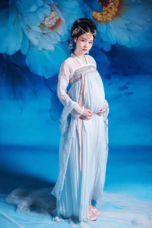 人生第一次拍古装就献给了孕照啦很喜欢很美