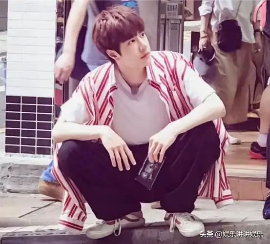 直播间爆料王一博身高体重长高变瘦同步进行粉丝不吃了