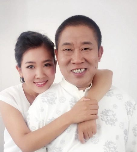 他是国家一级演员因嘴歪经常扮演坏人女儿是演员很美却不火