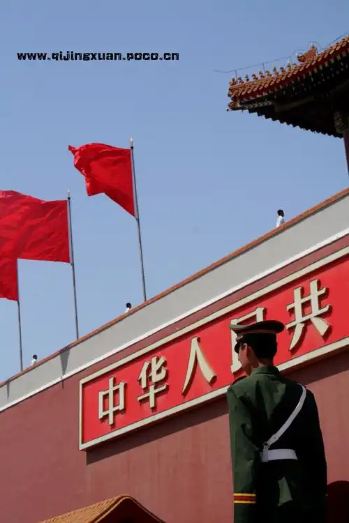 在北京写生时,我对红瓦高墙下的军人,有种说不出来的感情.