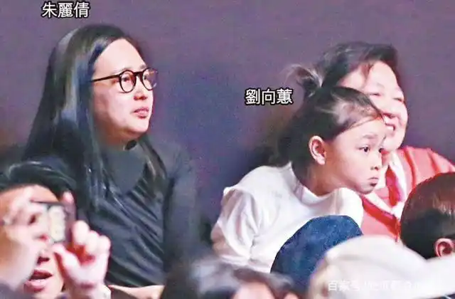 婚后两人努力造人,至2012年终诞下囡囡刘向蕙(hanna),转眼间向蕙已经