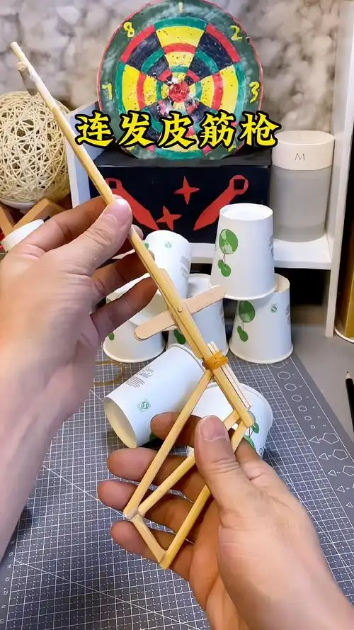 可以连发的筷子皮筋枪,这也太好玩了#手工diy #自制玩具 #皮筋枪