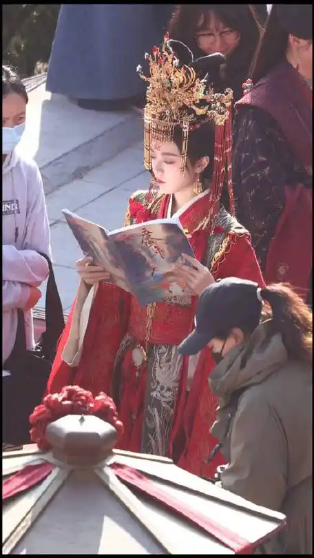 我先排队和李蓉结婚@赵今麦angel麦麦味饼干的微博视频