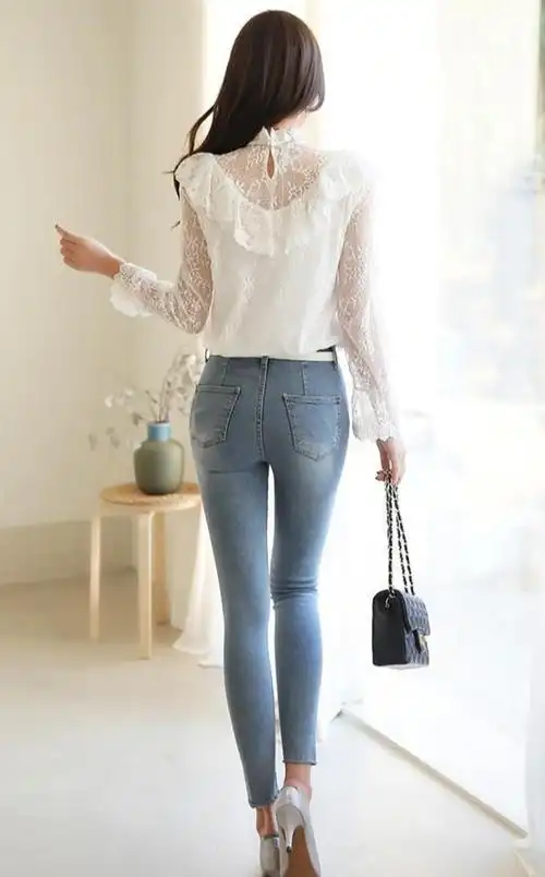 紧身牛仔裤显身材纤细笔直大长腿真让人羡慕呀