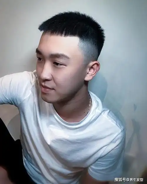 文化 非常男女 >> 正文男生去理发店剪发型,肯定是希望自己变得更加