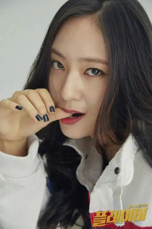 郑秀晶新剧变身帅气赛车手!