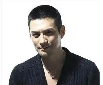 喜欢一些传统的男生发型了,而是喜欢选择一些更有个性的卡尺锅盖发型