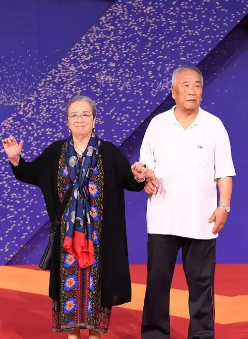 86岁容嬷嬷李明启做核酸被拍所作所为让人大吃一惊