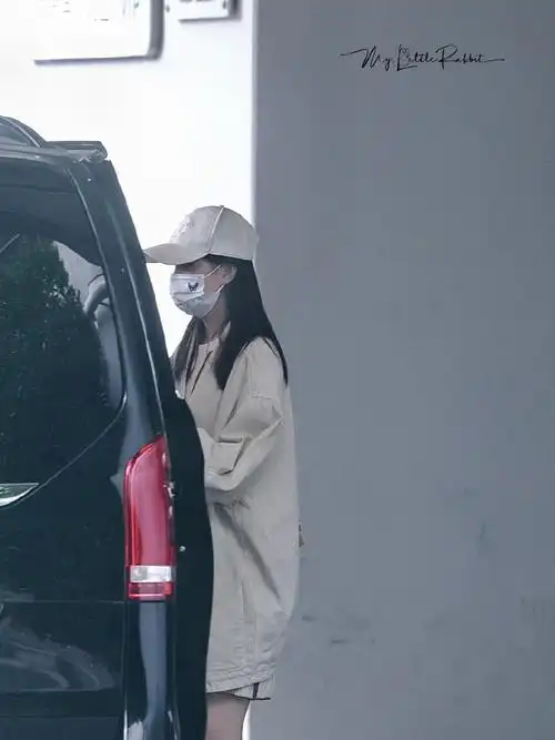 赵丽颖露腿装#    赵丽颖抵达上海路透96欢迎回家,颖宝要好好休息