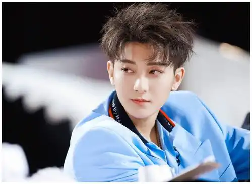 吴亦凡张艺兴时隔7年或将合体,归国四子合体还会远吗__财经头条