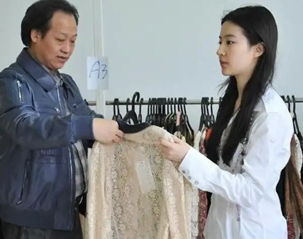 刘亦菲刘晓莉杨采钰陈金飞(白富美刘亦菲背靠陈金飞身价百亿)(23)